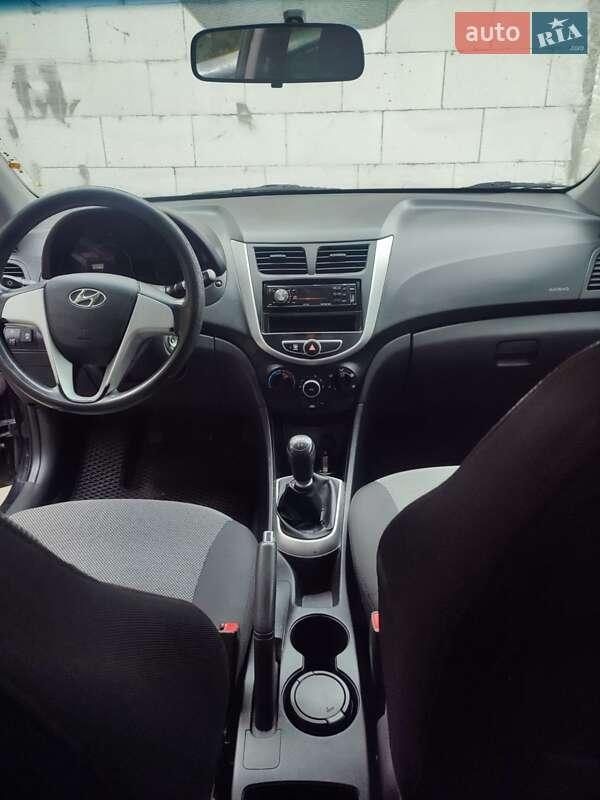 Hyundai Accent 2012