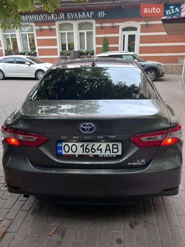 Toyota Camry 2019