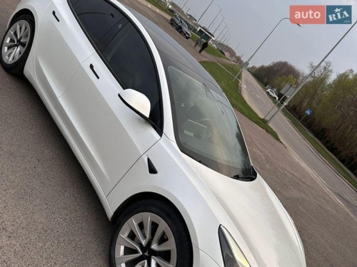 Tesla Model 3 2021