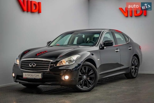 Infiniti M25 2010