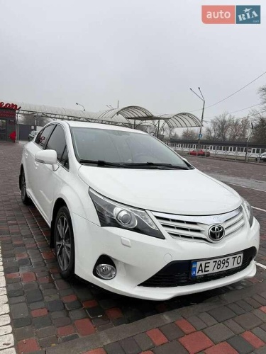 Toyota Avensis 2012