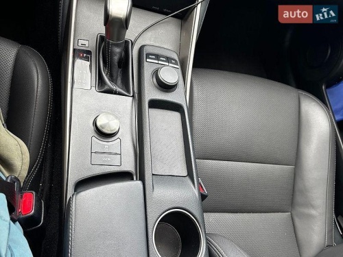 Lexus IS 2016