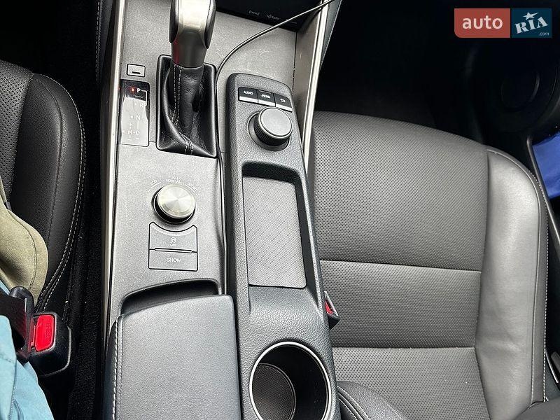 Lexus IS 2016