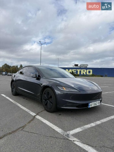 Tesla Model 3 2024