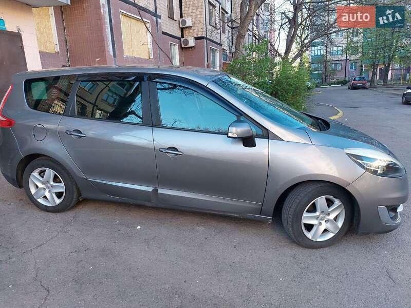 Renault Megane Scenic 2012