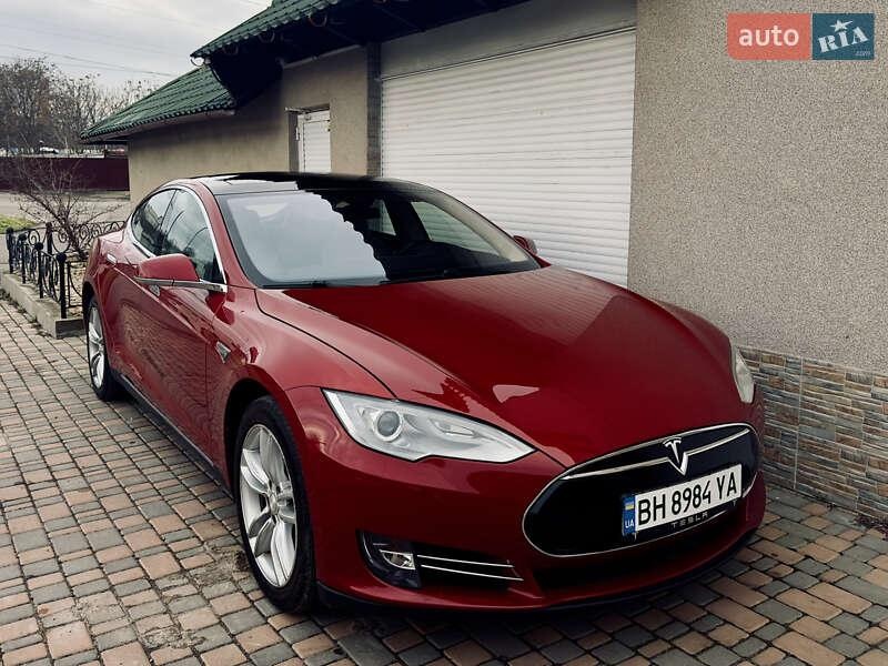 Tesla Model S 2015