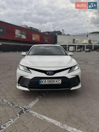 Toyota Camry 2021