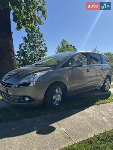 Peugeot 5008 2012