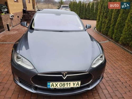 Tesla Model S 2013
