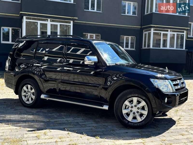 Mitsubishi Pajero Wagon 2012