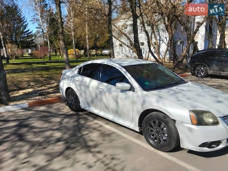 Mitsubishi Galant 2010