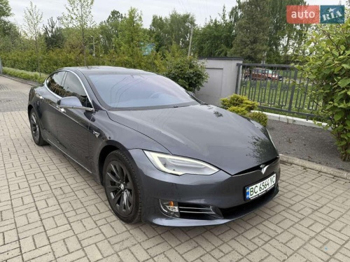 Tesla Model S 2019