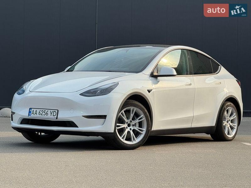 Tesla Model Y 2024