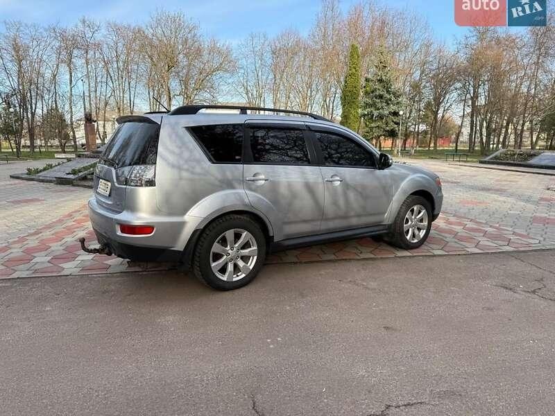 Mitsubishi Outlander 2011