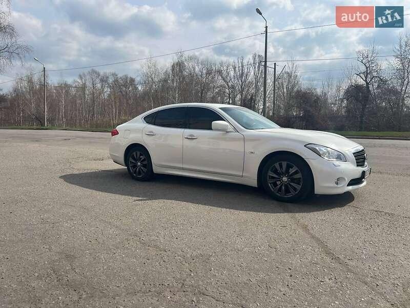 Infiniti M37 2010
