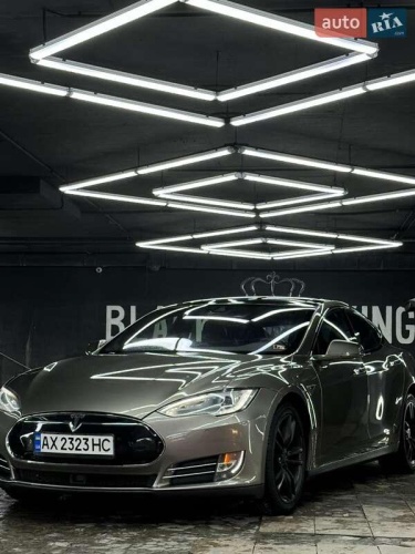 Tesla Model S 2016