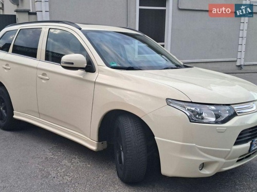 Mitsubishi Outlander 2012
