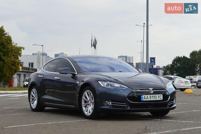 Tesla Model S 2015