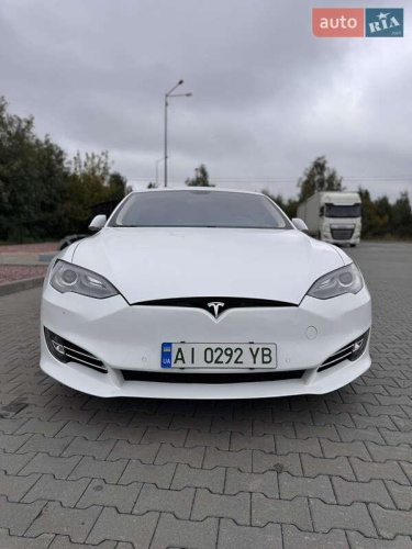 Tesla Model S 2014