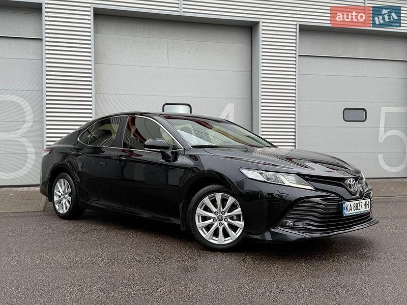 Toyota Camry 2019