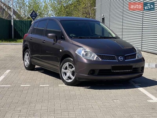 Nissan TIIDA 2008