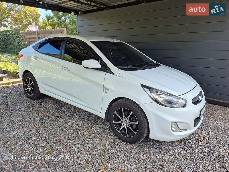 Hyundai Accent 2012