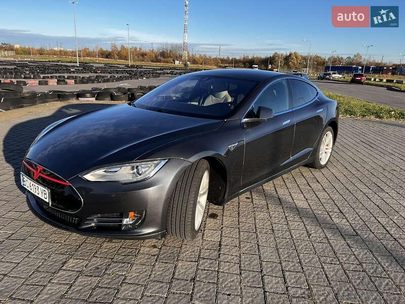 Tesla Model S 2014