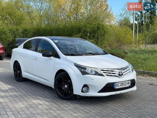 Toyota Avensis 2012