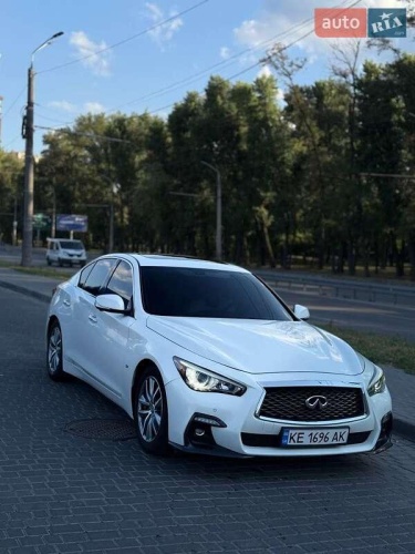Infiniti Q50 2015