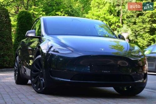 Tesla Model Y 2024