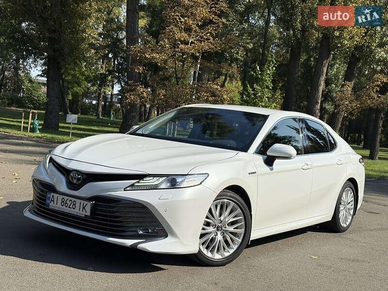 Toyota Camry 2019
