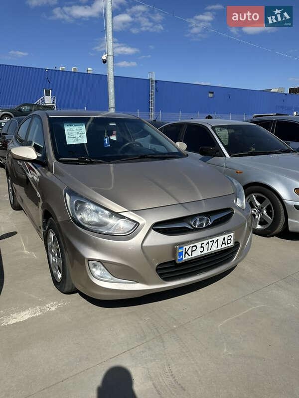 Hyundai Accent 2012