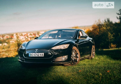 Tesla Model S 2014