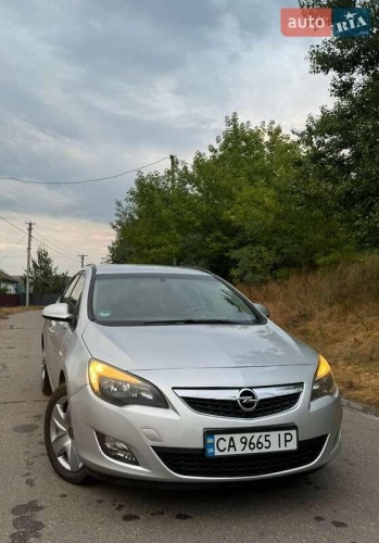 Opel Astra 2011
