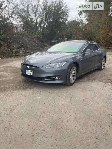 Tesla Model S 2013