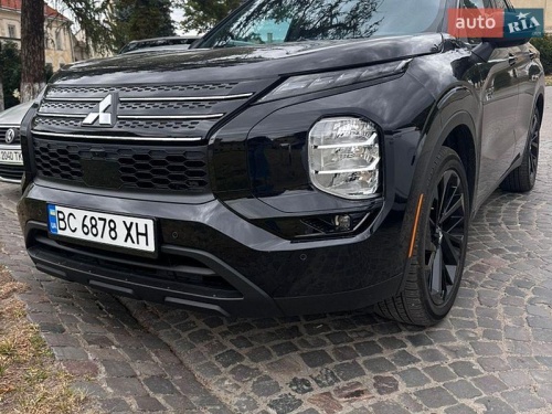 Mitsubishi Outlander 2025