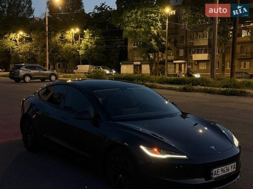 Tesla Model 3 2024