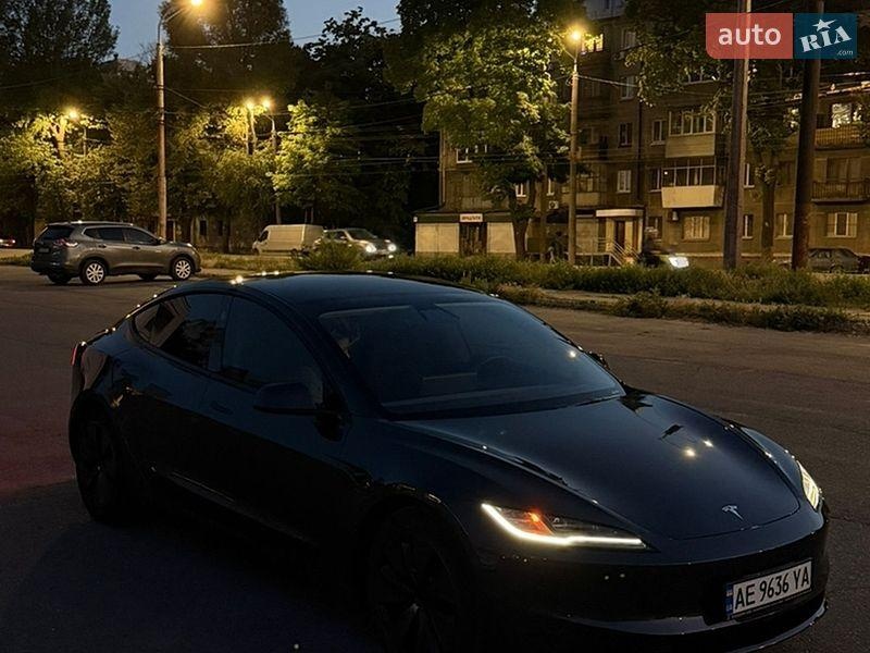 Tesla Model 3 2024