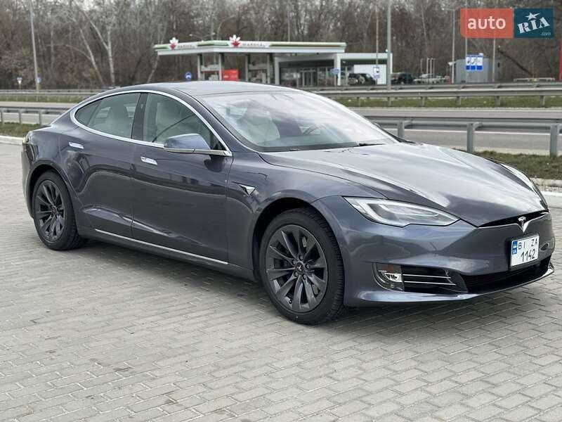 Tesla Model S 2020