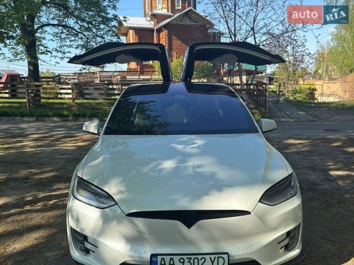 Tesla Model X 2020