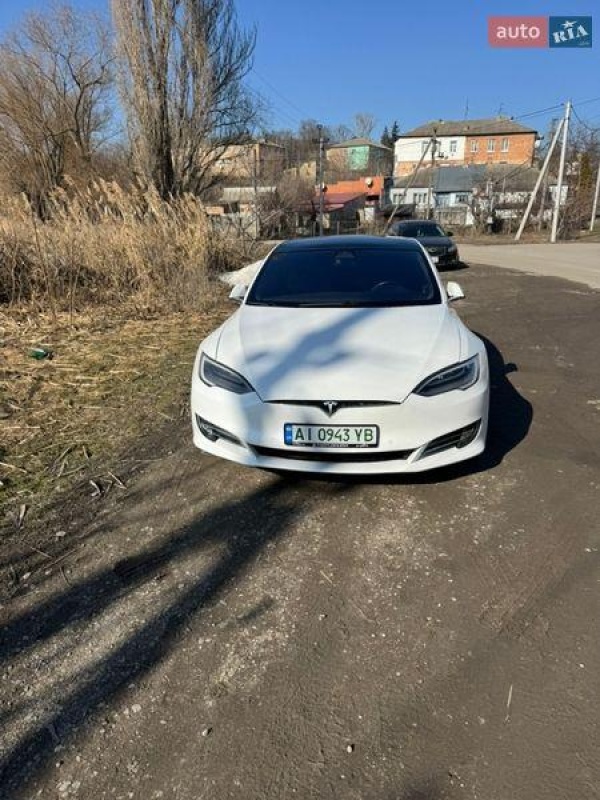 Tesla Model S 2020