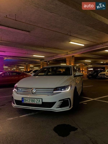 Volkswagen e-Bora 2020