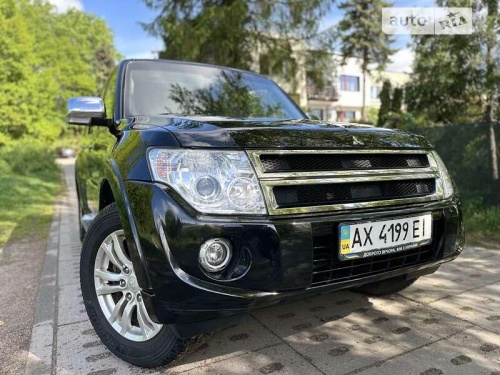 Mitsubishi Pajero Wagon 2015