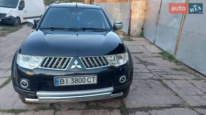 Mitsubishi Pajero Sport 2013