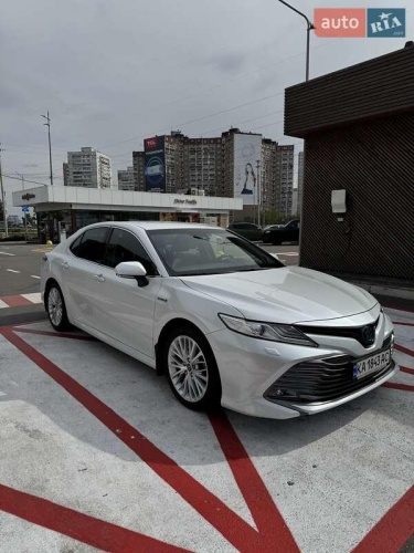Toyota Camry 2019