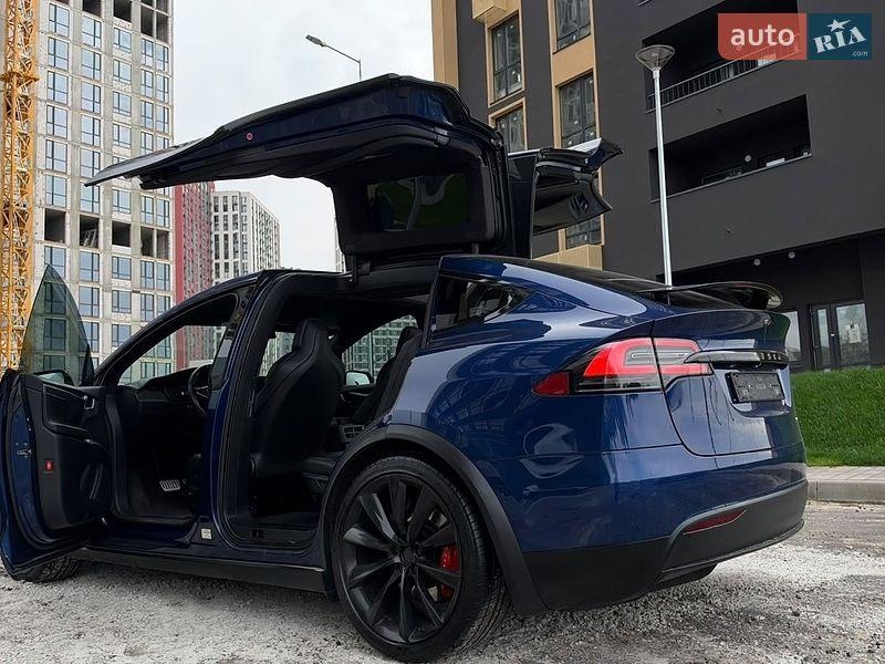 Tesla Model X 2020