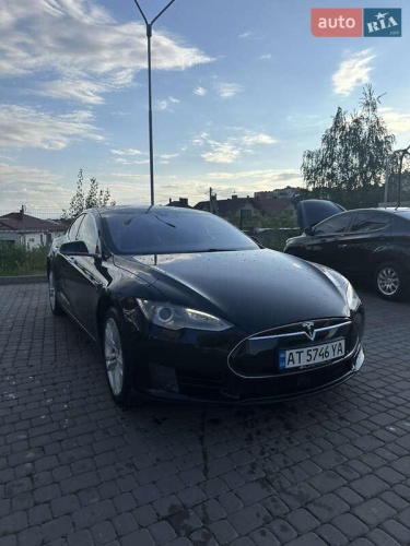 Tesla Model S 2015