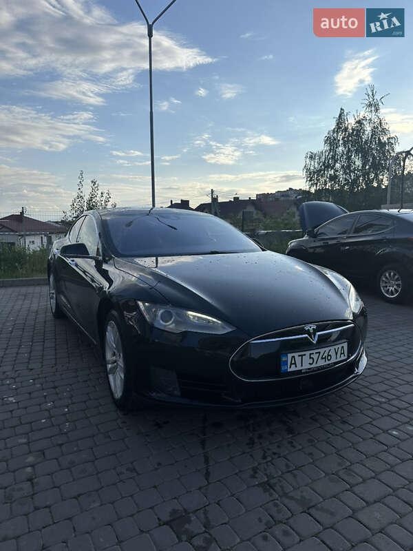 Tesla Model S 2015