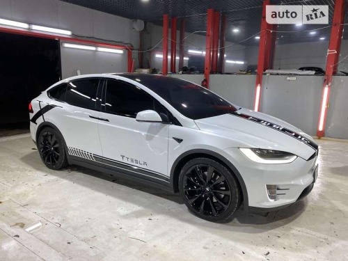 Tesla Model X 2019