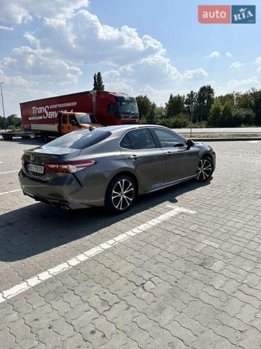 Toyota Camry 2019